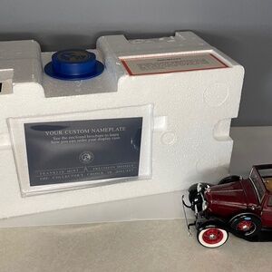 Bonnie & Clyde's 1932 Ford V-8- Die-Cast 1/24 scale